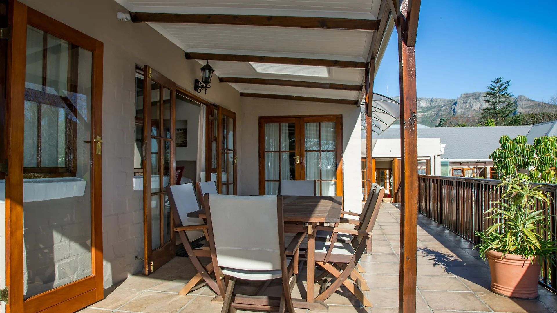 Summit Place Guesthouse Le Cap